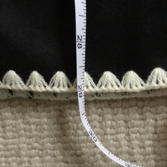 Commense Black and White Trim Sweatshirt - Picture 11 of 14